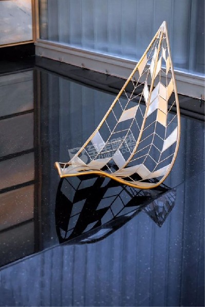 售樓部室內(nèi)創(chuàng)意葉子不銹鋼雕塑