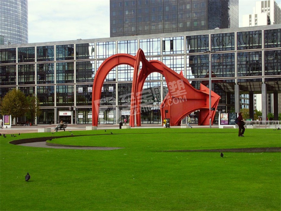 商場(chǎng)戶外地標(biāo)創(chuàng)意箭頭不銹鋼雕塑定制