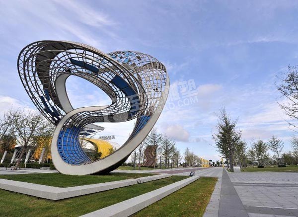 日常不銹鋼雕塑被應(yīng)用哪些領(lǐng)域？