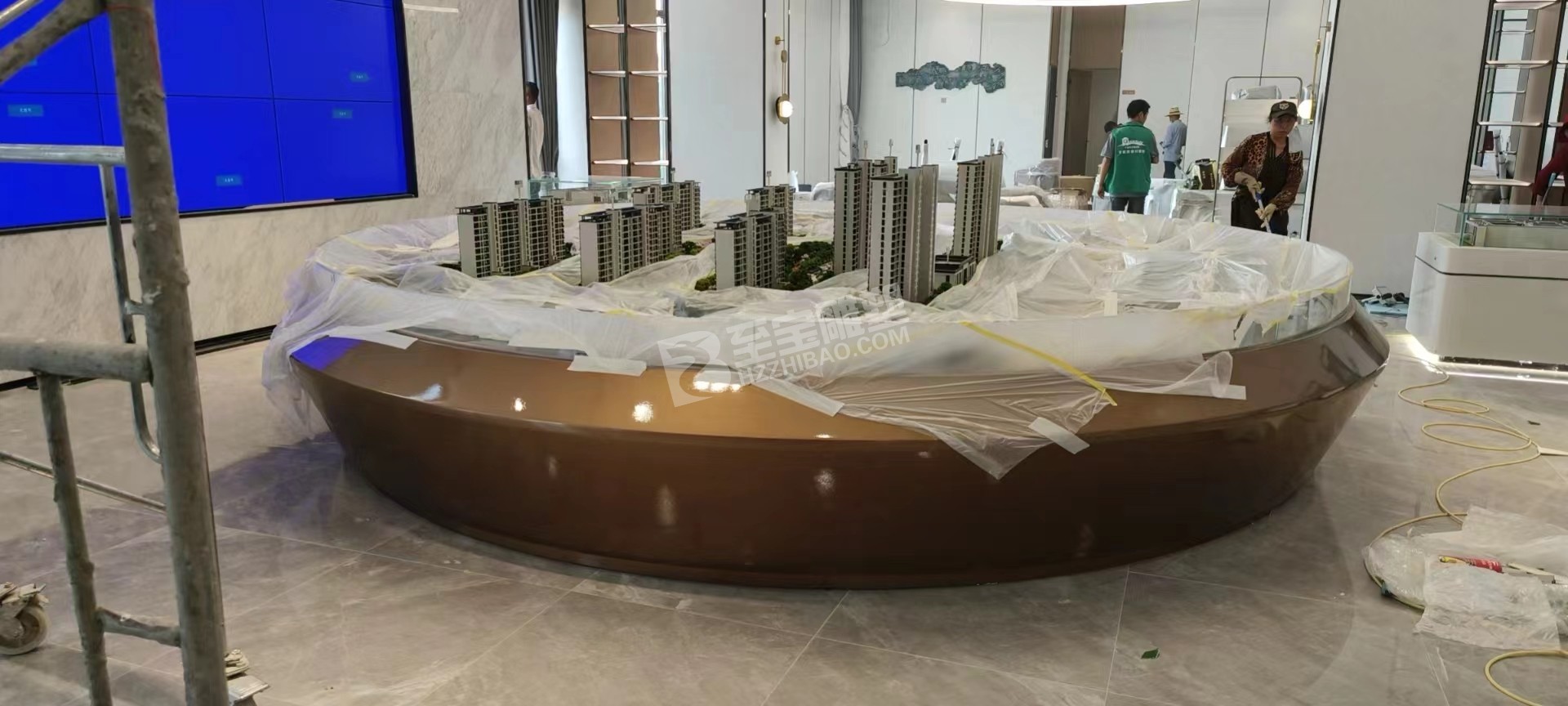 銅陵銅官區(qū)城投太學(xué)里營(yíng)銷(xiāo)中心電鍍不銹鋼水吧臺(tái)雕塑