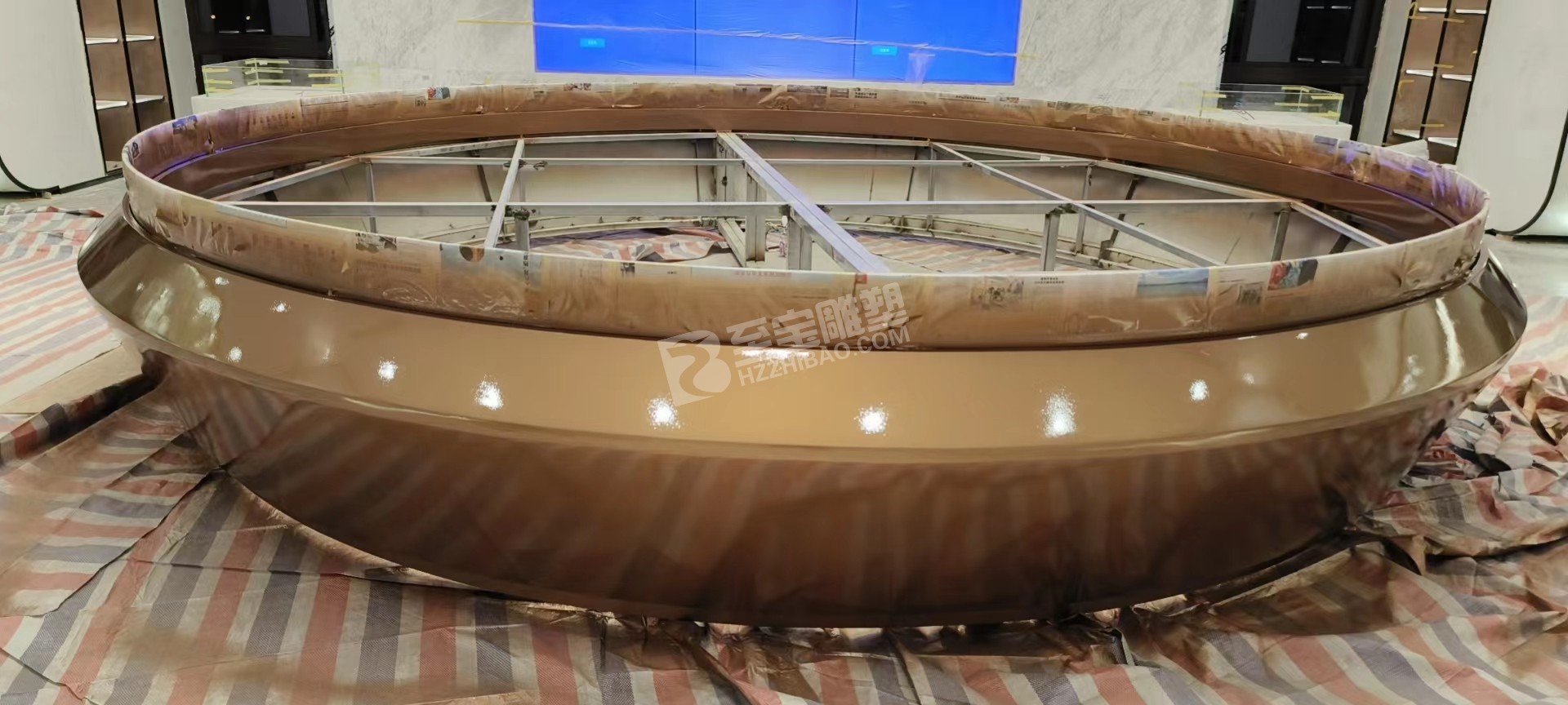 銅陵銅官區(qū)城投太學(xué)里營(yíng)銷(xiāo)中心電鍍不銹鋼水吧臺(tái)雕塑